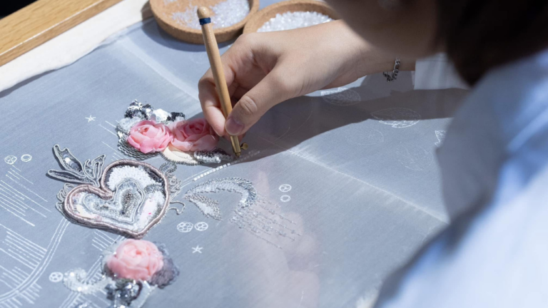 SIRIVANNAVARI Atelier and Academy เปิดรับสมัคร ‘EMBROIDERY TRAINEE PROJECT 2026’ ฝึกงานด้านศิลปะการปัก ณ วังศุโขทัย